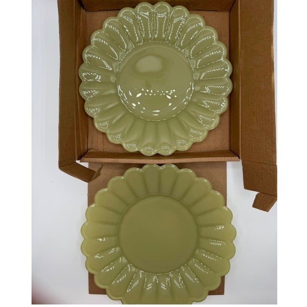 Green Scalloped Edge Melamine Salad Plates 8.5" Sunflower Design Set of 2